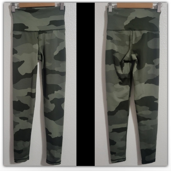 Offline by Aerie camo print High rise leggings size xs - Picture 8 of 9